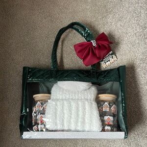 Peppermint & Pine Festive Gift Set with White Knit Hat and Green Bag NWT